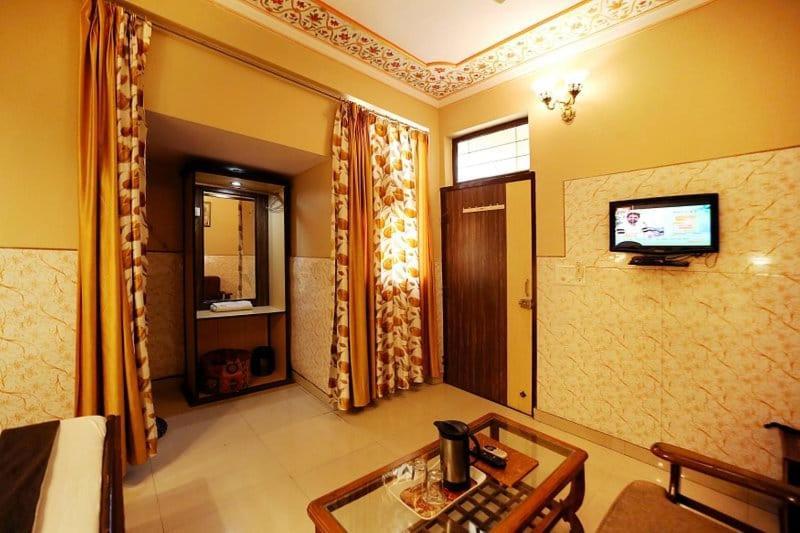 Hotel Golden Heritage Deluxe Джапур Экстерьер фото